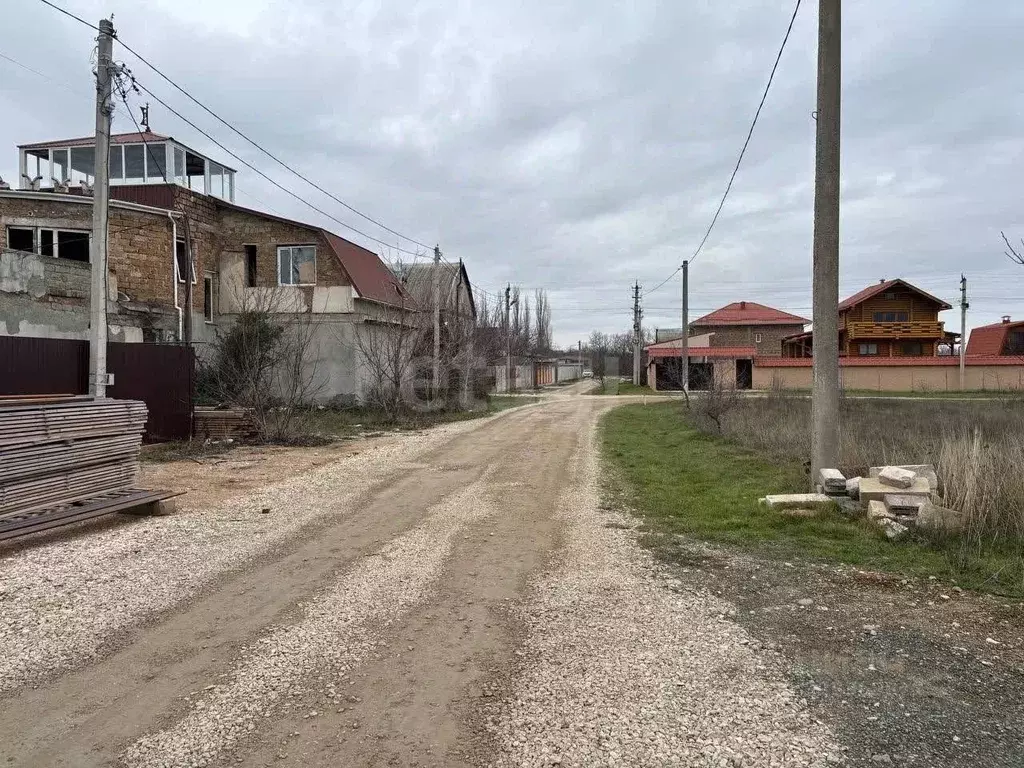 Дом в Крым, Симферопольский район, Добровское с/пос, с. Заречное ул. ... - Фото 1