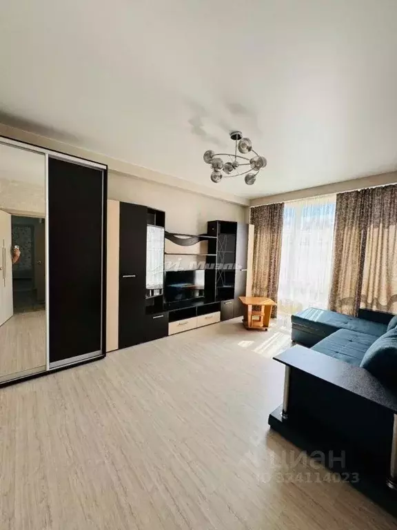 2-к кв. Крым, Симферополь ул. Железнодорожная, 1Д (60.0 м) - Фото 1