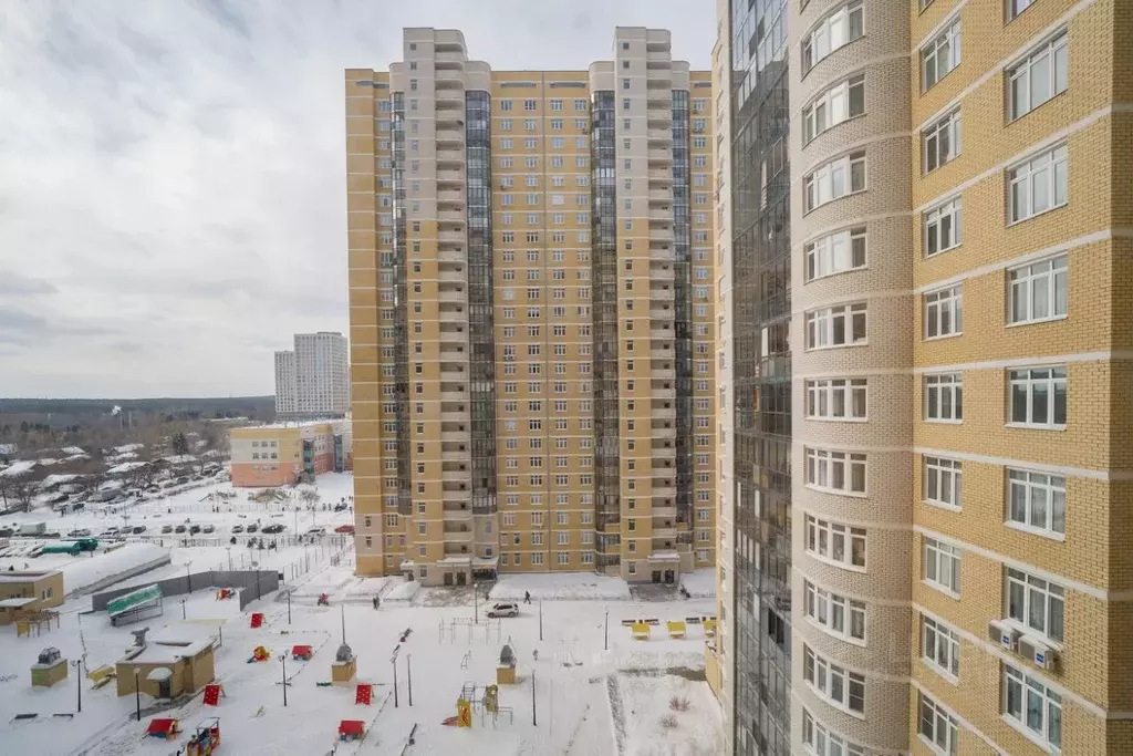 2-к кв. Свердловская область, Екатеринбург ул. 8 Марта, 190 (60.7 м) - Фото 2