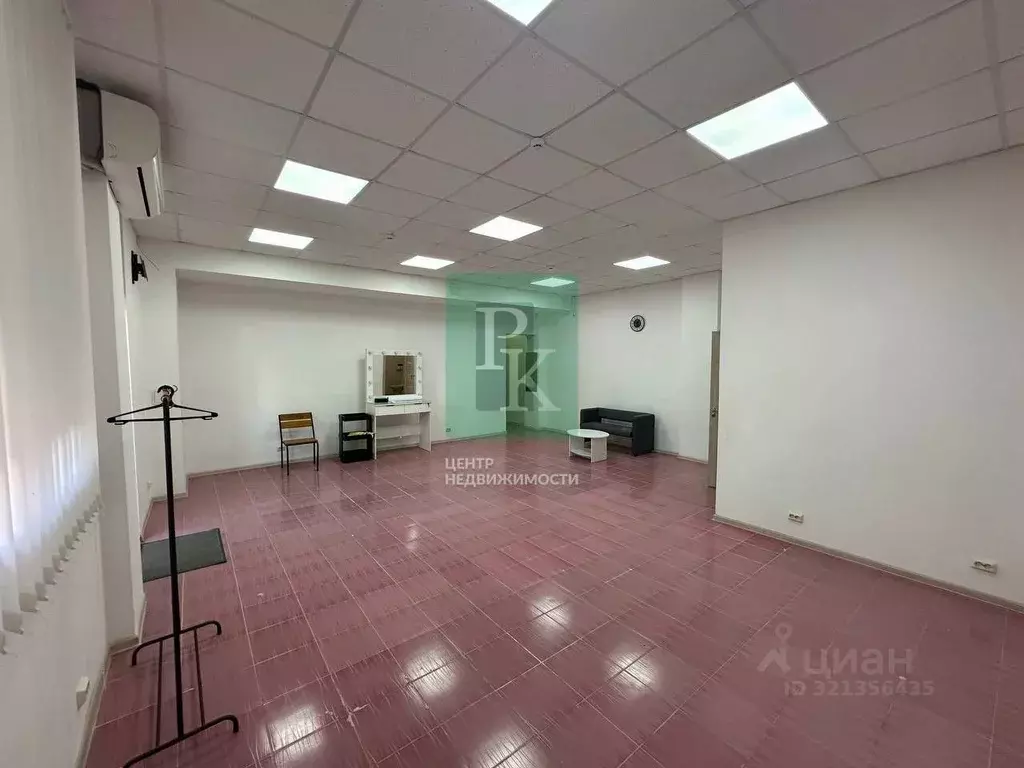 Помещение свободного назначения в Севастополь ул. Маршала Крылова, 10 ... - Фото 2