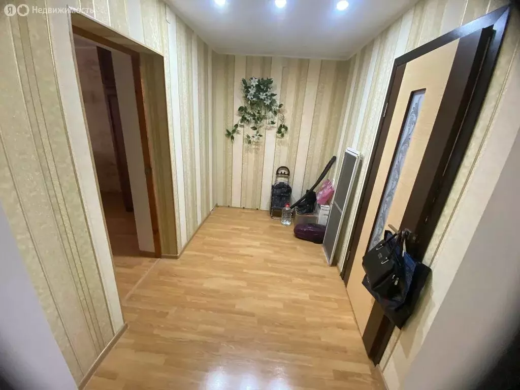 3-комнатная квартира: Каменск-Шахтинский, переулок Крупской, 64 (60 м) - Фото 0