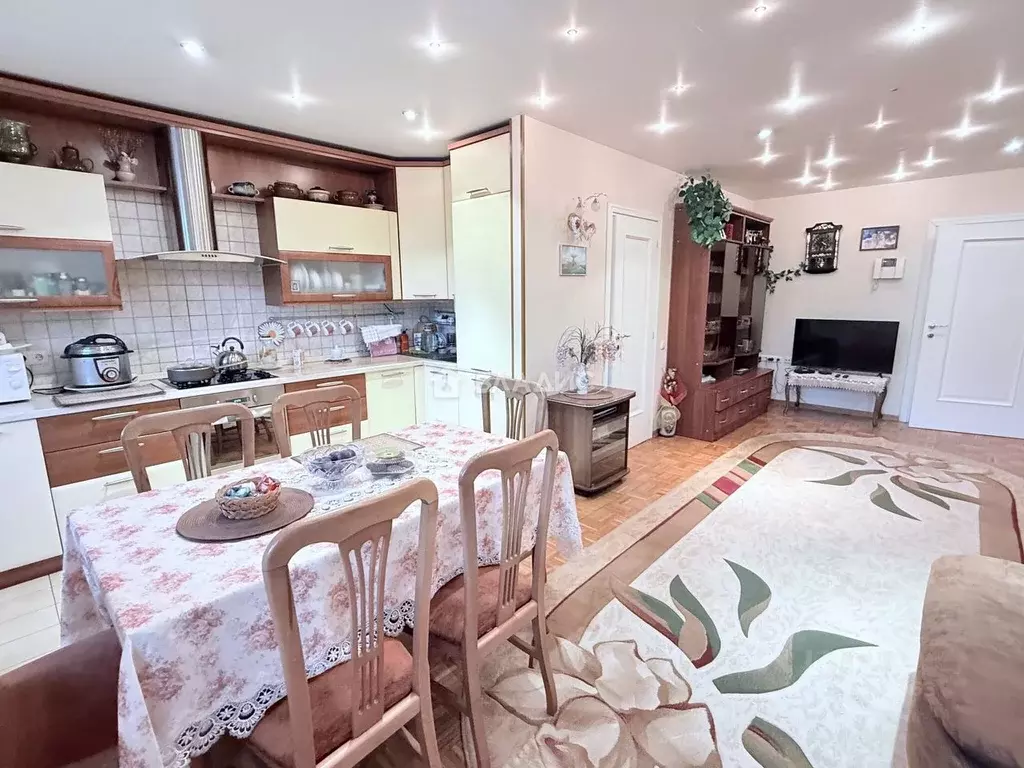 3-к кв. Волгоградская область, Волгоград Нарвская ул., 8 (80.4 м) - Фото 1