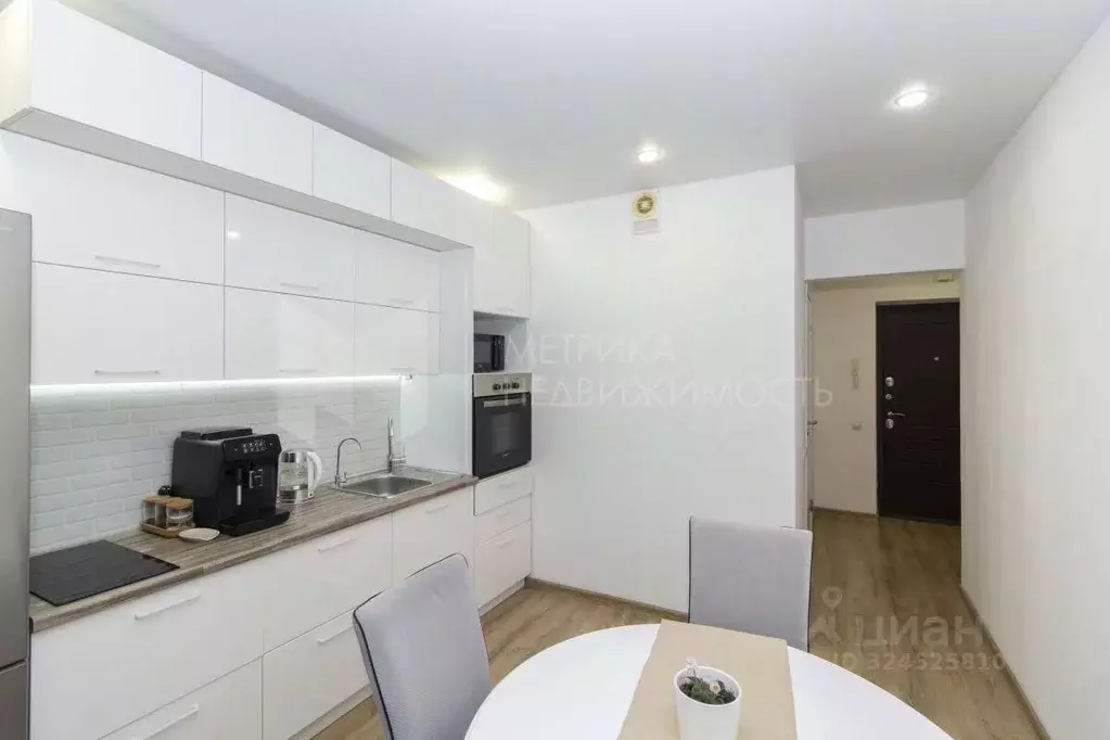 1-к кв. Тюменская область, Тюмень ул. Андрея Бушуева, 2 (34.4 м) - Фото 0