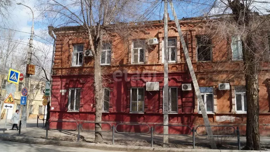 Дом в Астраханская область, Астрахань ул. Михаила Аладьина (350 м) - Фото 1