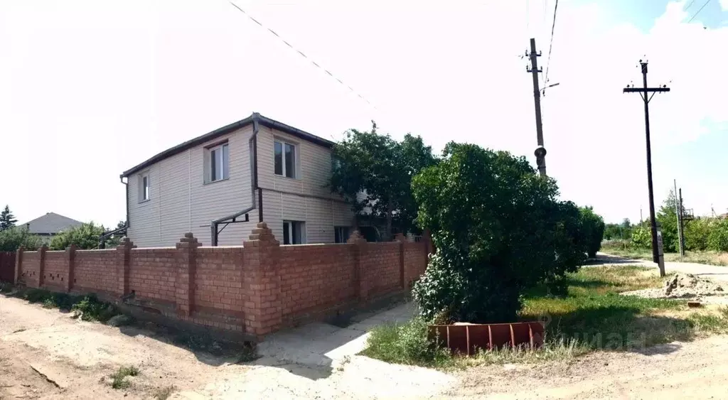 Дом в Волгоградская область, Средняя Ахтуба рп ул. Профсоюзная, 27 ... - Фото 1