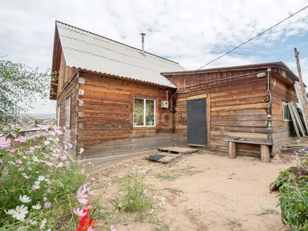 Дом в Бурятия, Улан-Удэ Карьерная ул., 3 (50 м) - Фото 0