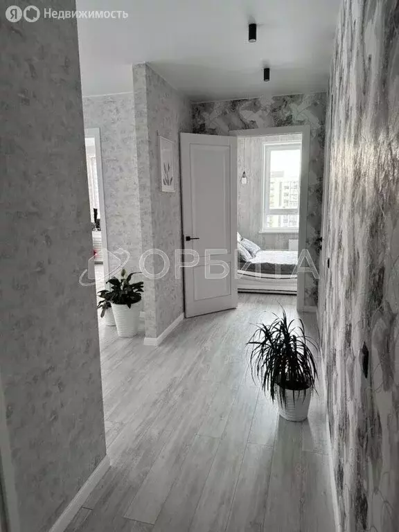 2-комнатная квартира: Тюмень, улица Фармана Салманова, 22 (65 м) - Фото 1