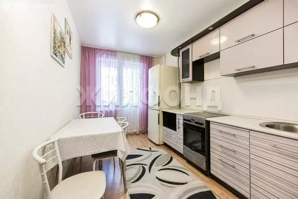 3-комнатная квартира: Барнаул, улица Островского, 4 (73 м) - Фото 1