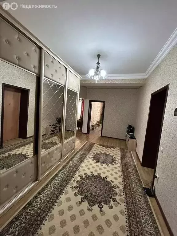 3-комнатная квартира: Махачкала, проспект Насрутдинова, 55Б (99 м) - Фото 1