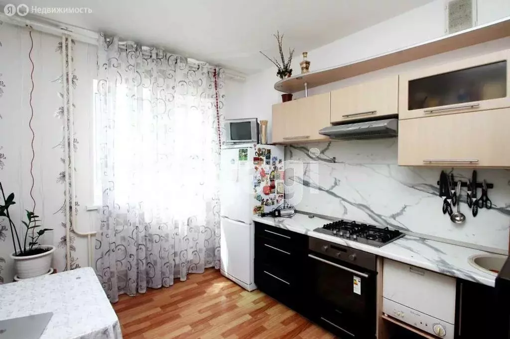 2-комнатная квартира: Ялуторовск, улица Максима Горького, 39Ак1 (58.5 ... - Фото 1