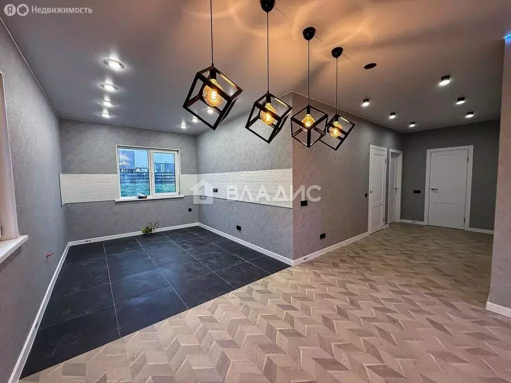 Дом в Аннинское городское поселение, деревня Иннолово (100 м) - Фото 2