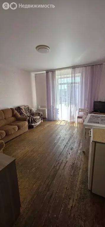 3-комнатная квартира: Чебоксары, улица Калинина, 101 (60 м) - Фото 1