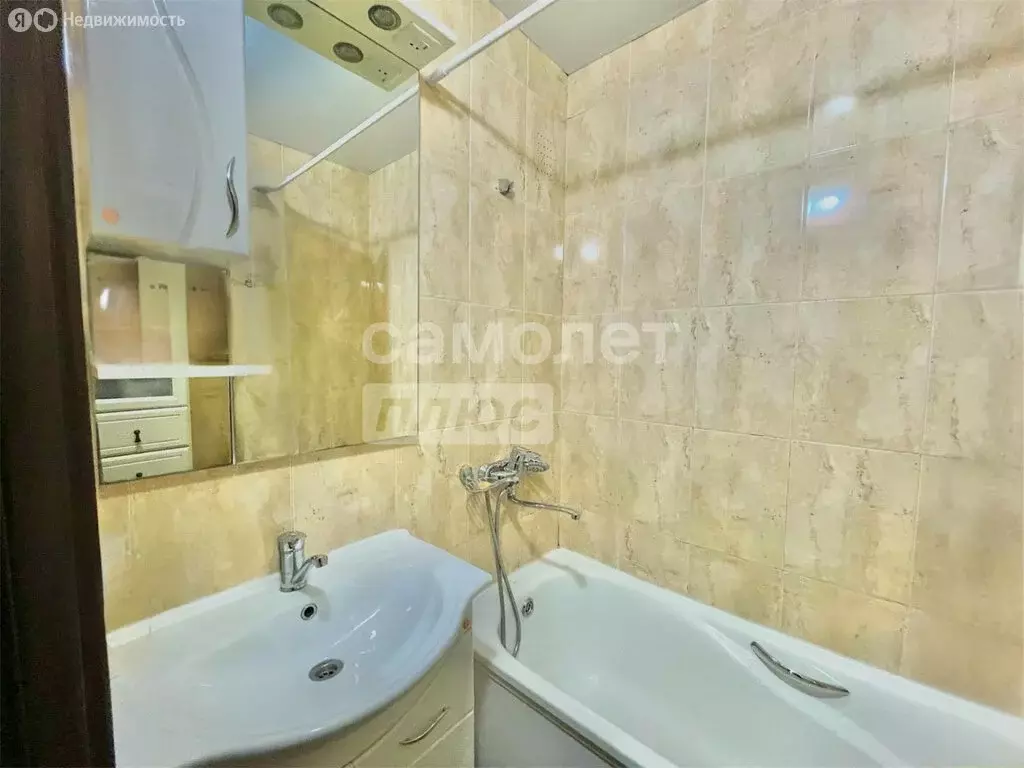 3-комнатная квартира: Махачкала, проспект Имама Шамиля, 91А (80 м) - Фото 1