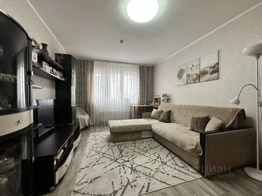 3-к кв. Ленинградская область, Тихвин ул. Ярослава Иванова, 1 (68.0 м) - Фото 0