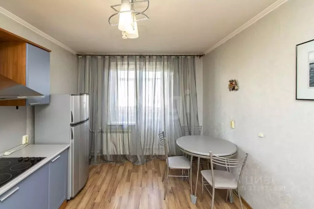 2-к кв. Тюменская область, Тюмень ул. 50 лет Октября, 80 (74.2 м) - Фото 1