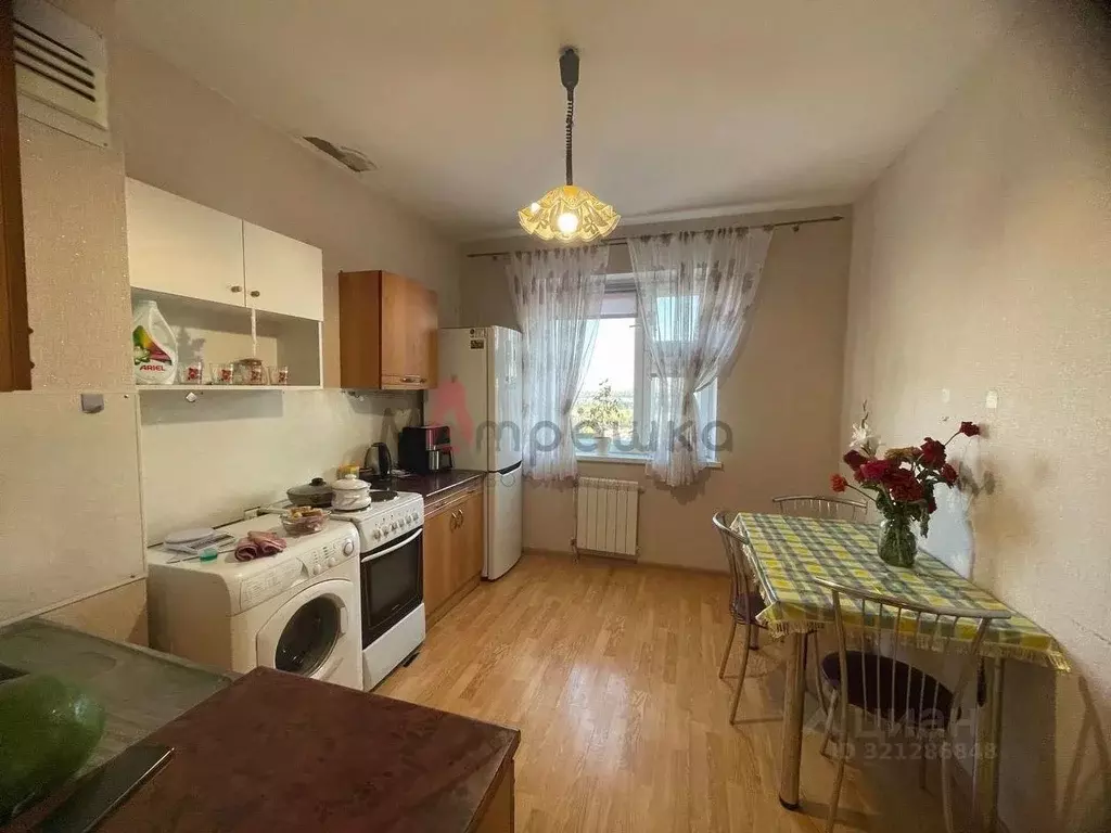 2-к кв. Белгородская область, Белгород ул. Макаренко, 26 (64.8 м) - Фото 0