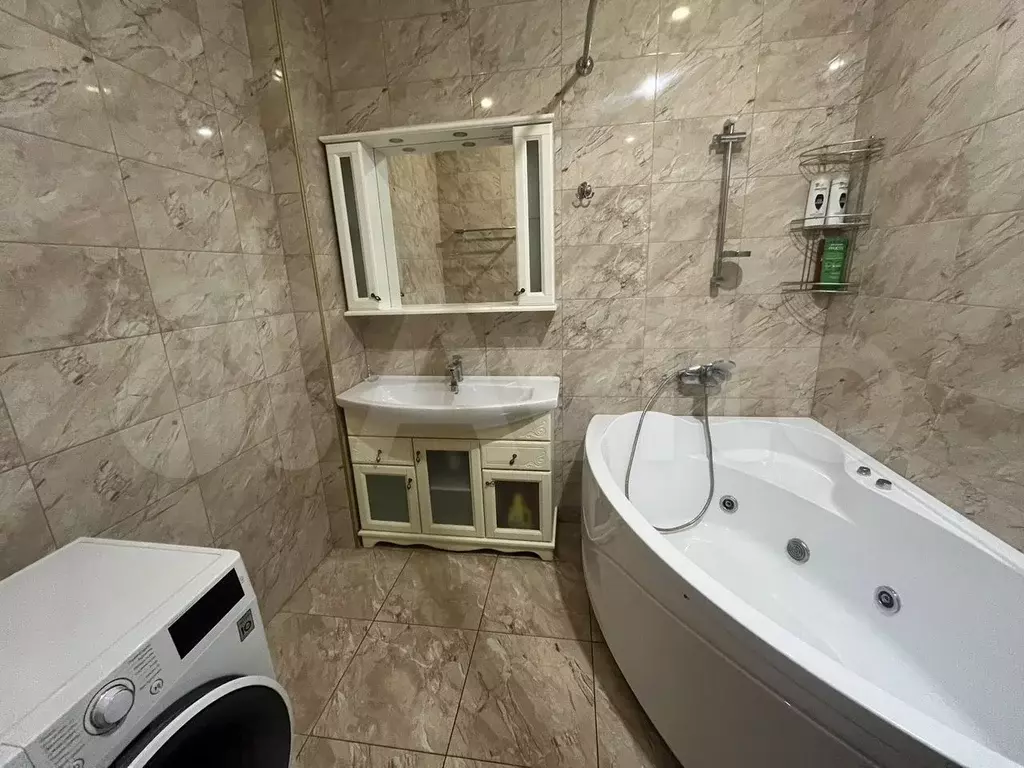 2-к. квартира, 80 м, 8/18 эт. - Фото 1