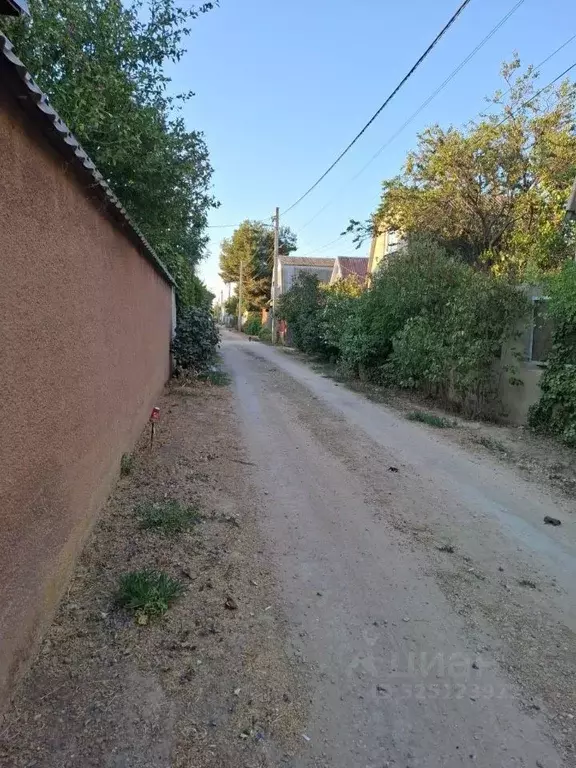 Дом в Крым, Сакский район, Молочненское с/пос  (100 м) - Фото 1