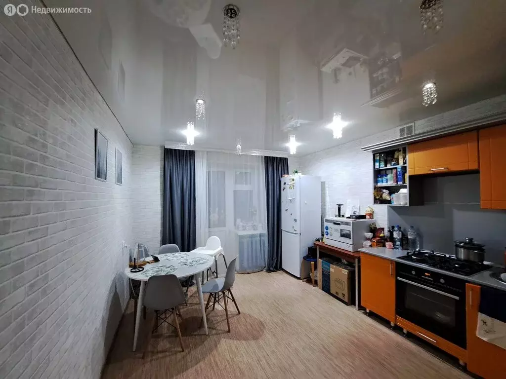 2-комнатная квартира: Кумертау, улица Горького, 15 (62.4 м) - Фото 1
