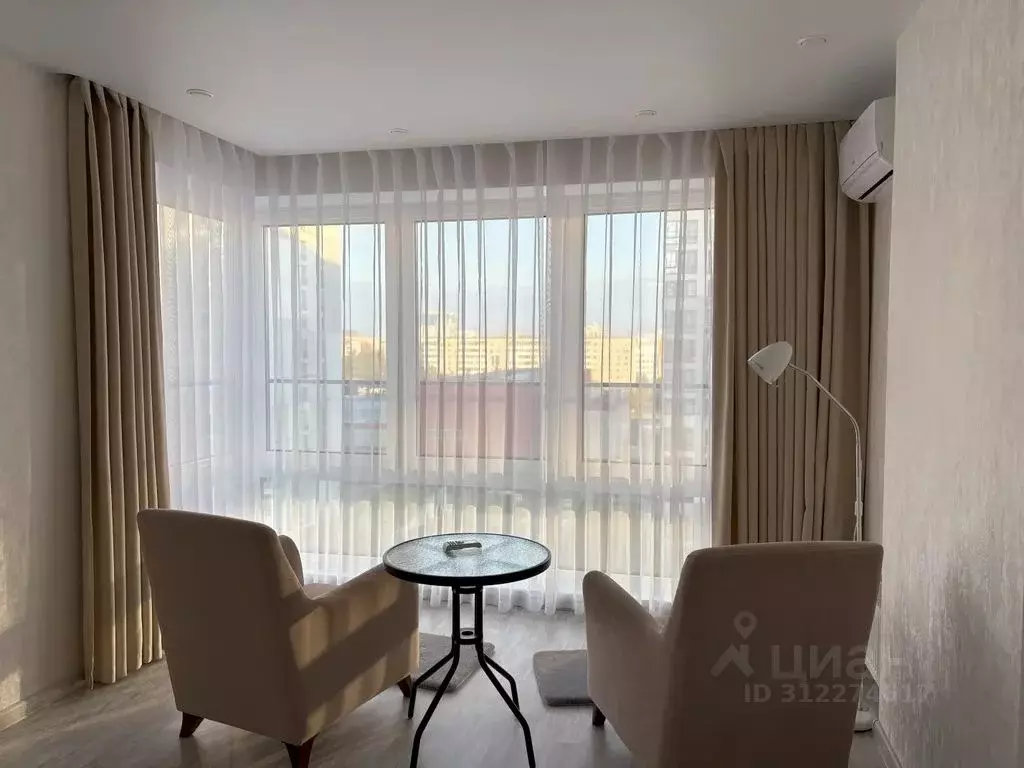 2-к кв. Тюменская область, Тюмень ул. 50 лет Октября, 57Бк2 (50.0 м) - Фото 1