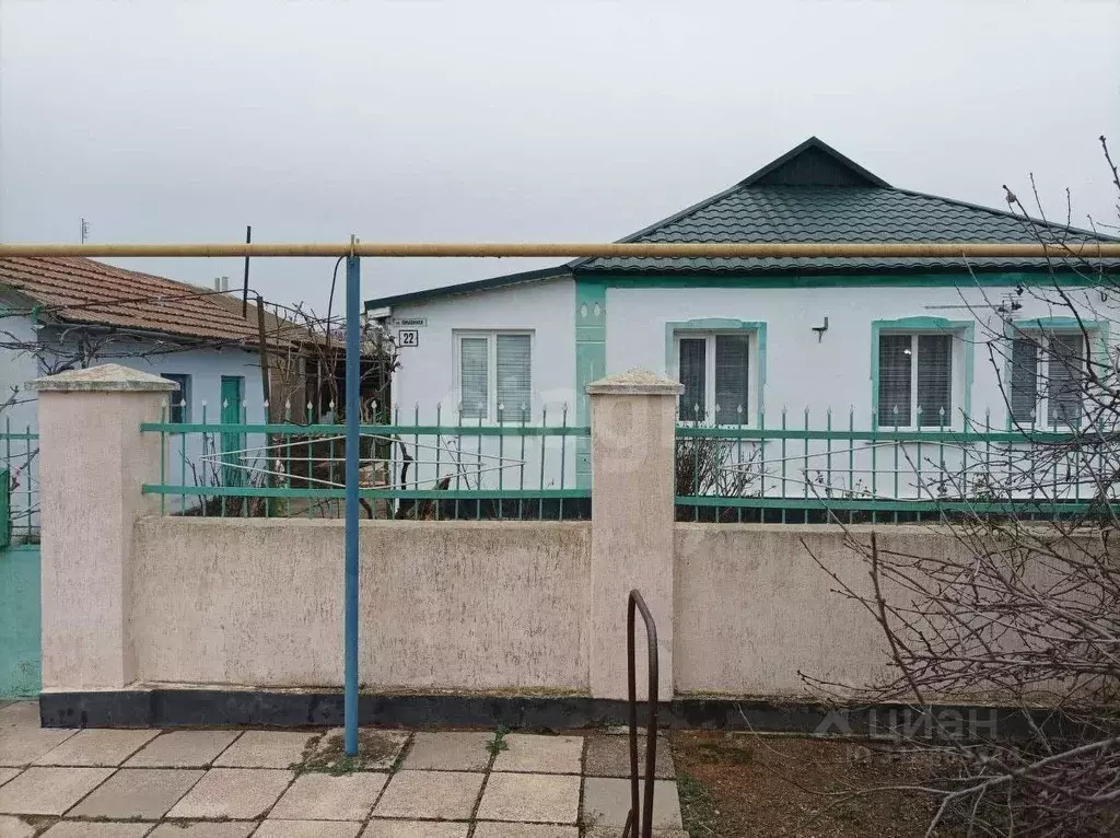 Дом в Крым, Сакский район, с. Охотниково ул. Лиманная (67 м) - Фото 1