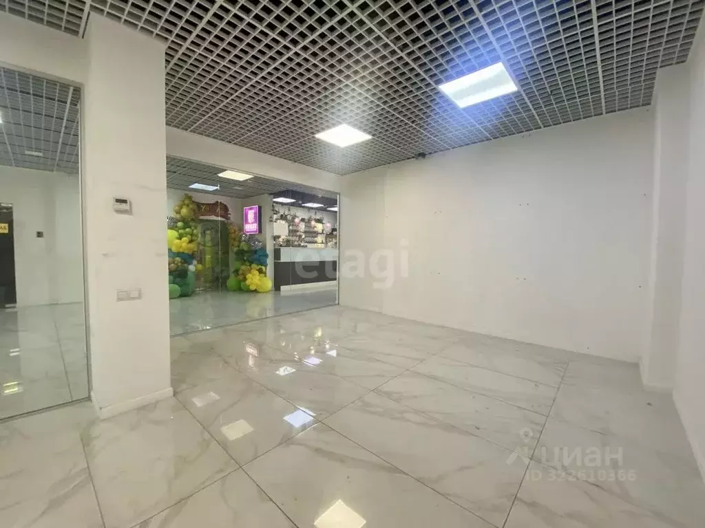 Торговая площадь в Крым, Ялта наб. Имени В.И. Ленина, 3 (36 м) - Фото 2