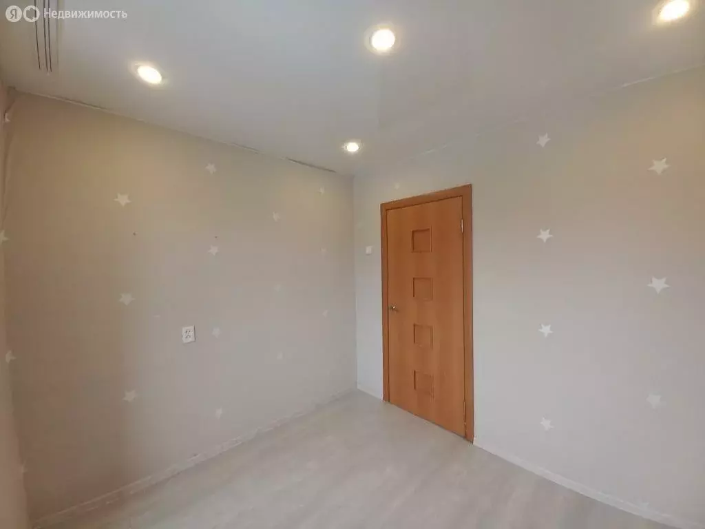 4-комнатная квартира: Псков, улица Ижорского Батальона, 8 (77.5 м) - Фото 0