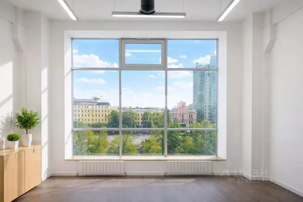 Офис в Санкт-Петербург Петроградская наб., 18 (833 м) - Фото 0