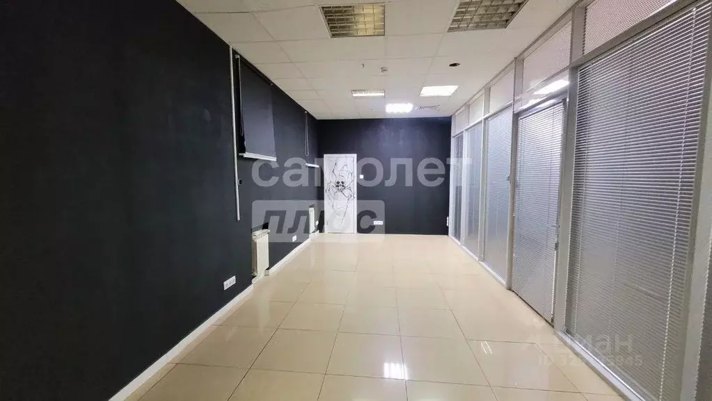 Помещение свободного назначения в Тюменская область, Тюмень ул. ... - Фото 1