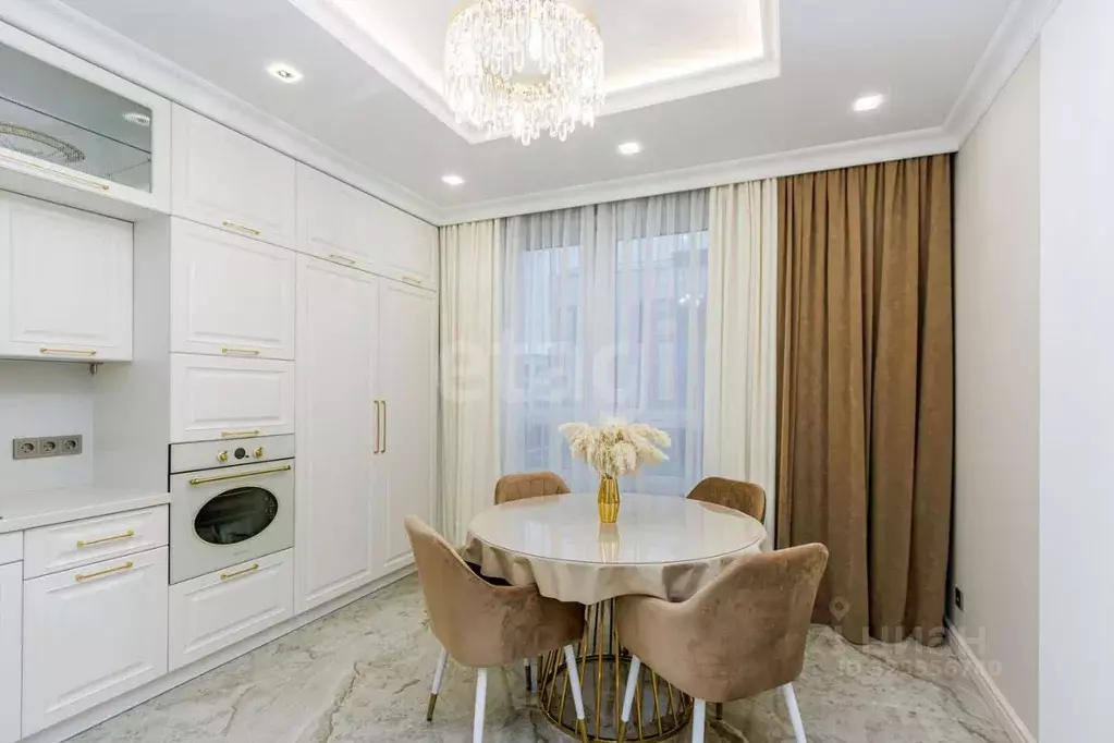 3-к кв. Тюменская область, Тюмень ул. Федюнинского, 30к7 (93.0 м) - Фото 1