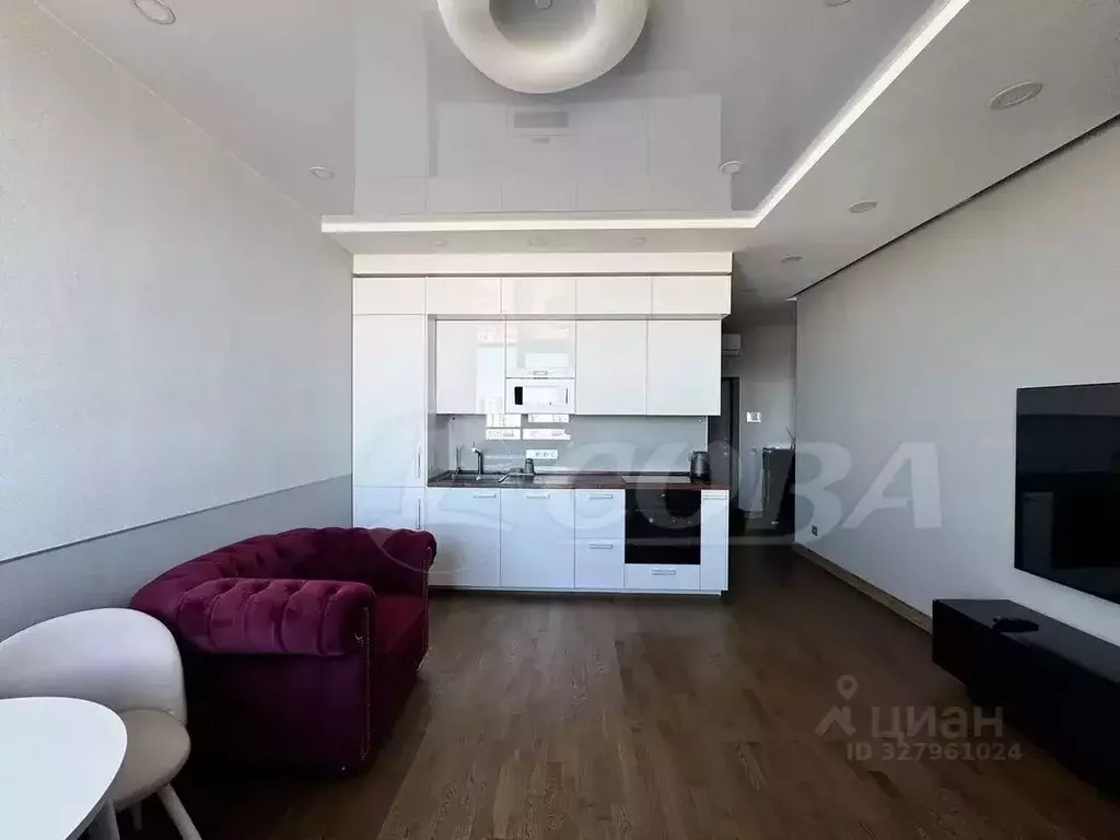 1-к кв. Тюменская область, Тюмень ул. 50 лет Октября, 4 (50.0 м) - Фото 1