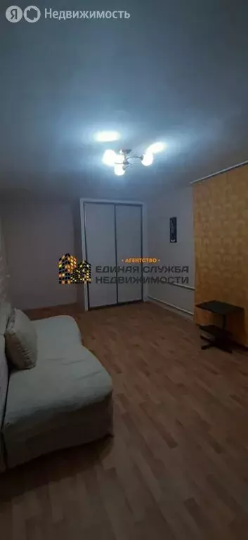 3-комнатная квартира: Уфа, улица Калинина, 57 (55 м) - Фото 1