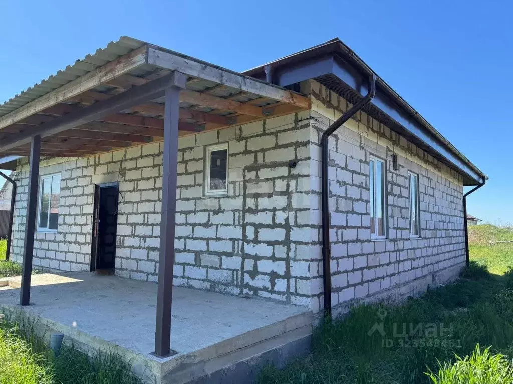 Дом в Крым, Кировский район, с. Приветное ул. Ленина (125 м) - Фото 1