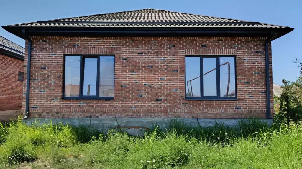 Дом в Адыгея, Тахтамукайский район, Энем пгт  (100 м) - Фото 1