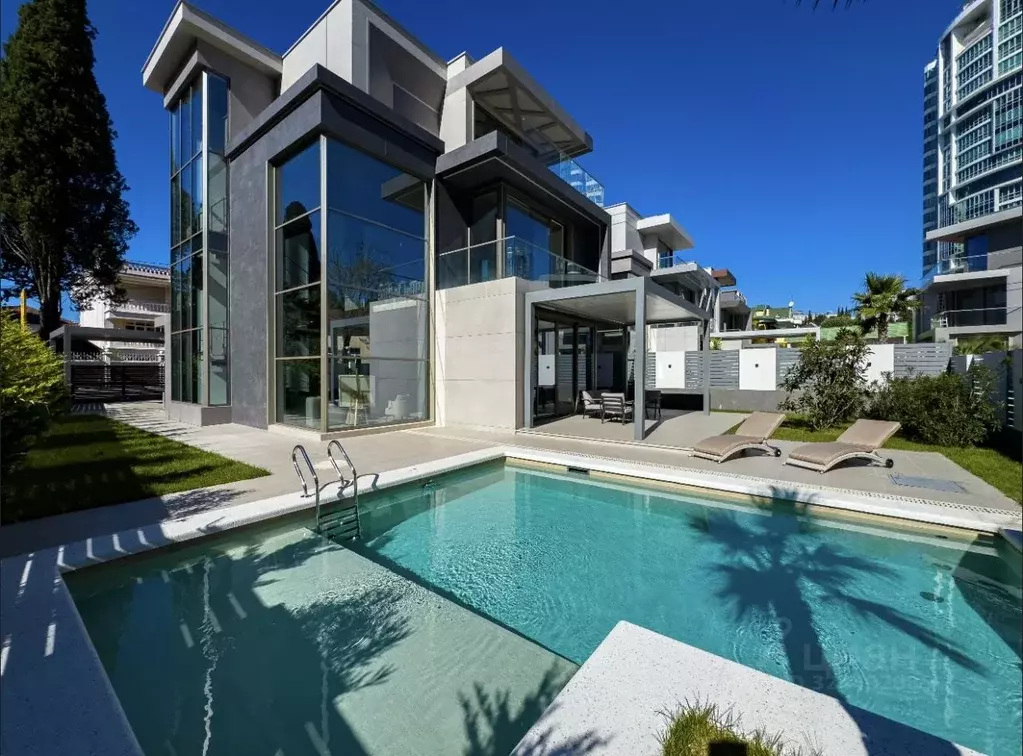 Дом в Краснодарский край, Сочи Светлана мкр, ул. Гагринская, 3/3 (300 ... - Фото 1