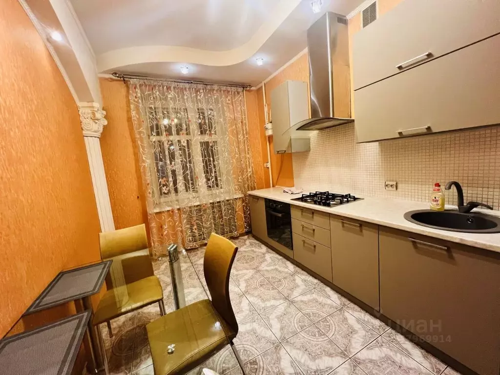 2-к кв. Татарстан, Казань ул. Зинина, 3 (70.0 м) - Фото 0