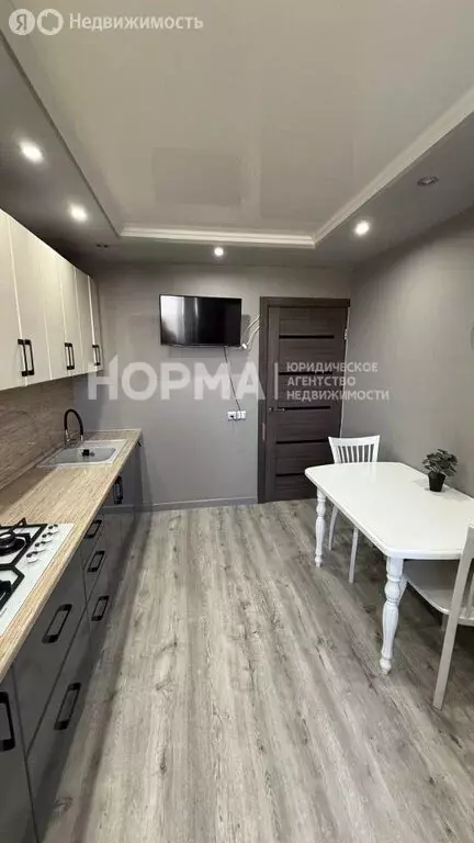 2-комнатная квартира: Октябрьский, проспект Ленина, 75В (64.3 м) - Фото 0