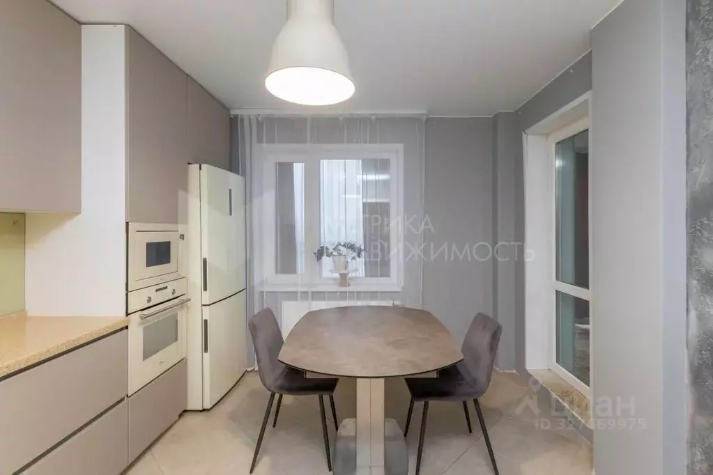 2-к кв. Тюменская область, Тюмень ул. Федюнинского, 64к1 (64.0 м) - Фото 1