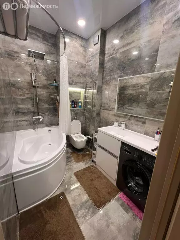 3-комнатная квартира: Махачкала, улица Вузовское Озеро, 4 (75 м) - Фото 0