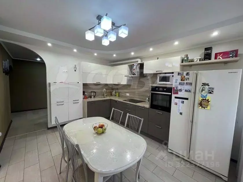 3-к кв. Тюменская область, Тюмень ул. Николая Семенова, 33к1 (90.0 м) - Фото 0