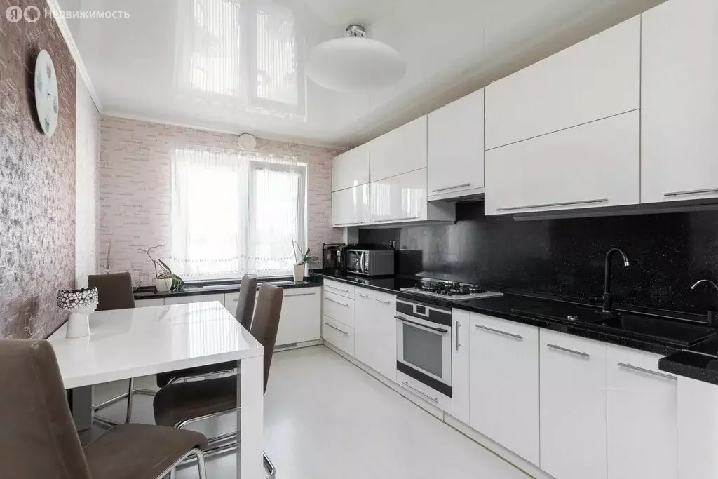 3-комнатная квартира: посёлок городского типа Янтарный, Советская ... - Фото 1