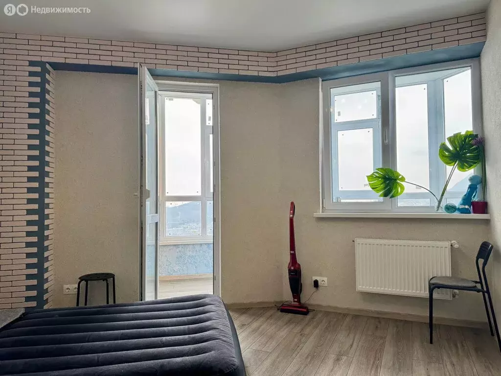 1-комнатная квартира: Алушта, улица 60 лет СССР, 29 (36.2 м) - Фото 2