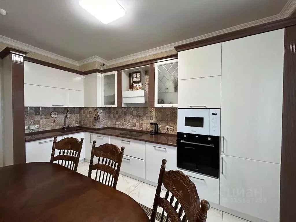 4-к кв. Ханты-Мансийский АО, Нижневартовск Омская ул., 38 (136.3 м) - Фото 0