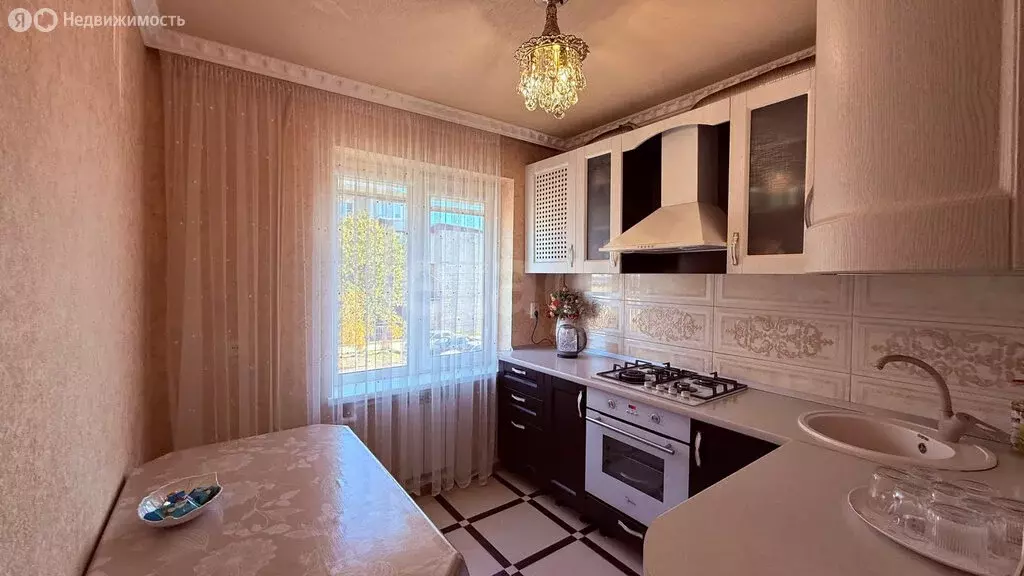 3-комнатная квартира: Чегем, улица Героя России А.С. Кярова, 1 (58.2 ... - Фото 1