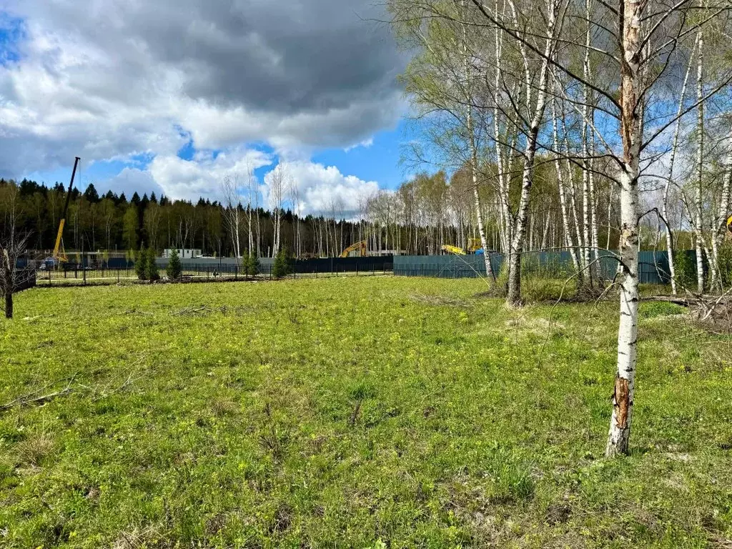 Участок в Московская область, Красногорск городской округ, д. ... - Фото 1