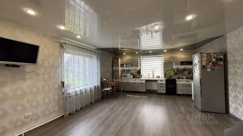 Дом в Амурская область, Белогорск Школьный пер., 13 (210 м) - Фото 1