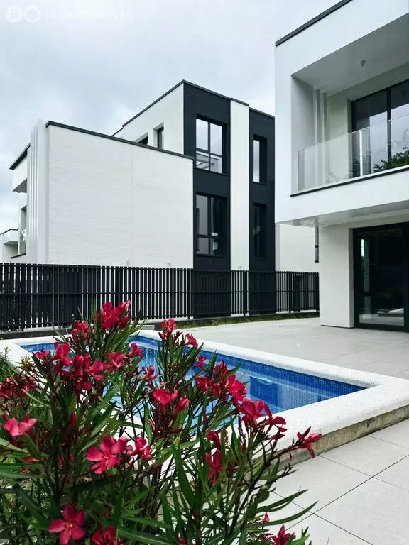 Дом в село Черешня, Владимировская улица, 78 (260 м) - Фото 1