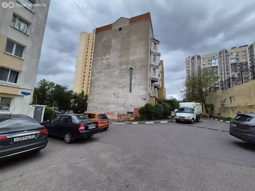 3-комнатная квартира: Белгород, улица Губкина, 18Г (56.6 м) - Фото 1