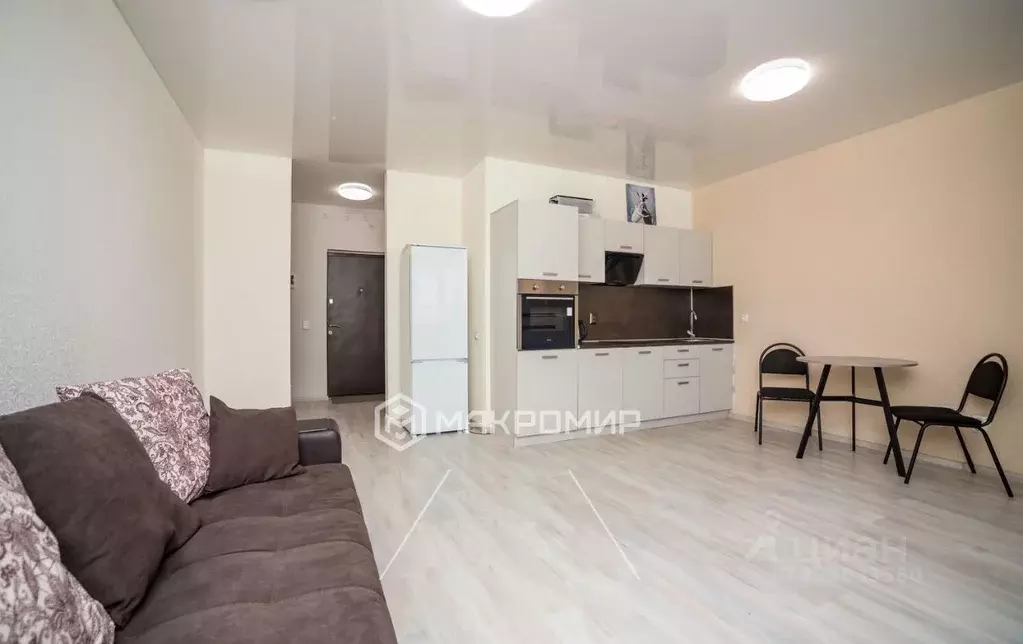 2-к кв. Челябинская область, Челябинск ул. Братьев Кашириных, 131 ... - Фото 1