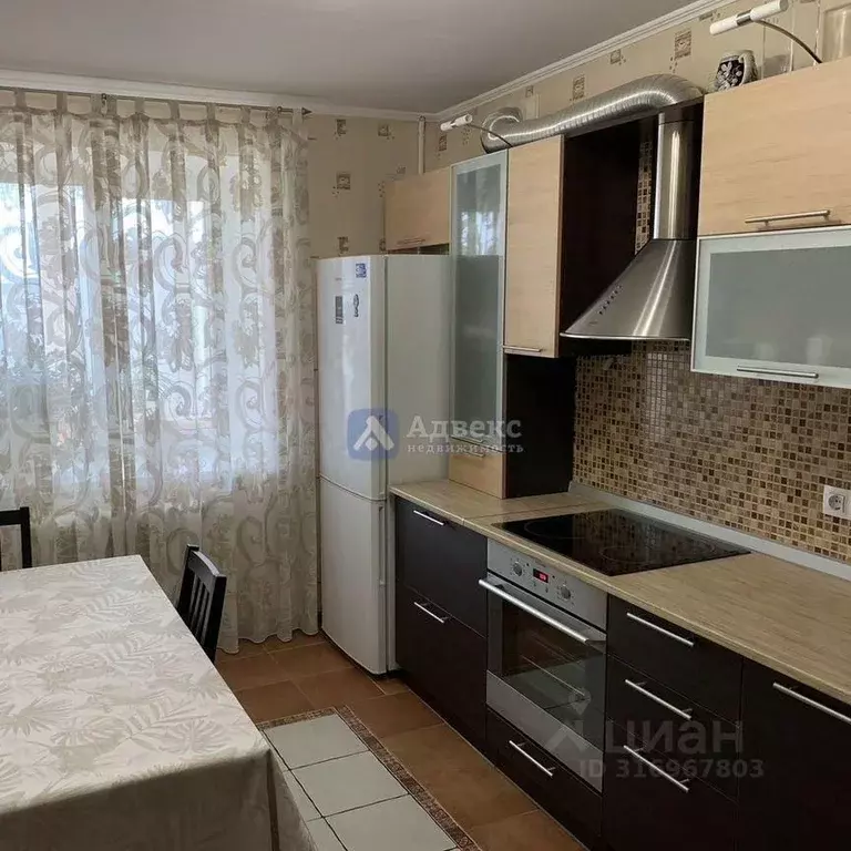3-к кв. Тюменская область, Тюмень ул. Елизарова, 74 (61.0 м) - Фото 0